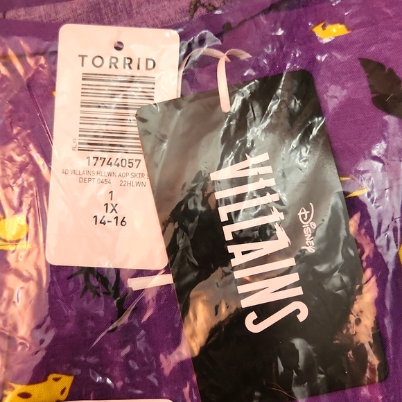 ❤️NWT VINTAGE TORRID DISNEY VILLAINS - HALLOWEEN SKULLS MAGIC MONSTER SKIRT 1X - Picture 5 of 11